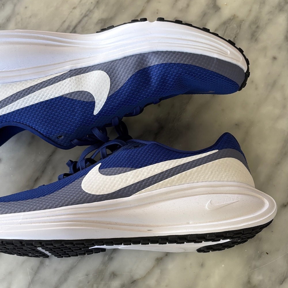 Nike Men's Royal Blue 
Nike Revolution 8 Men's Road Running Shoes